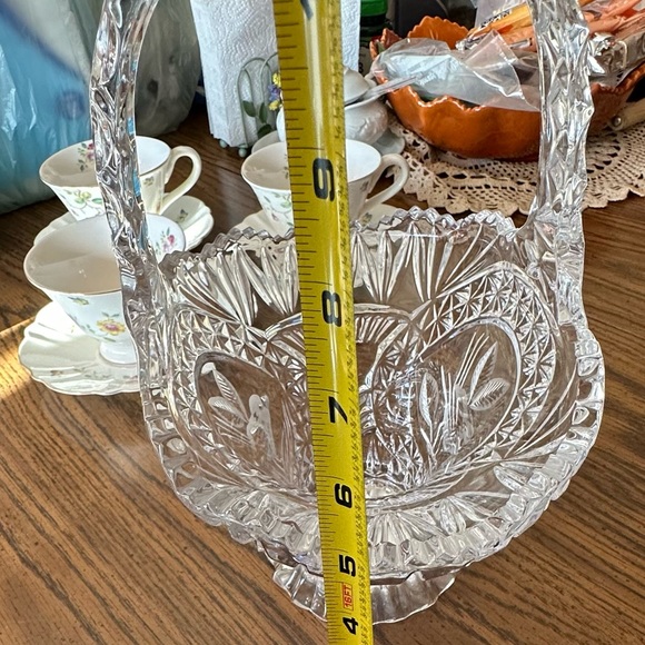 Vintage crystal  basket with bird design - Picture 7 of 7